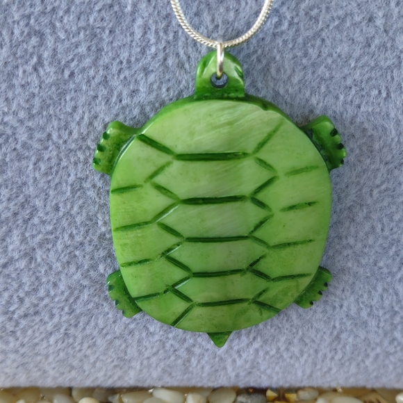 Shell Turtle Necklace - Picture 6 of 12
